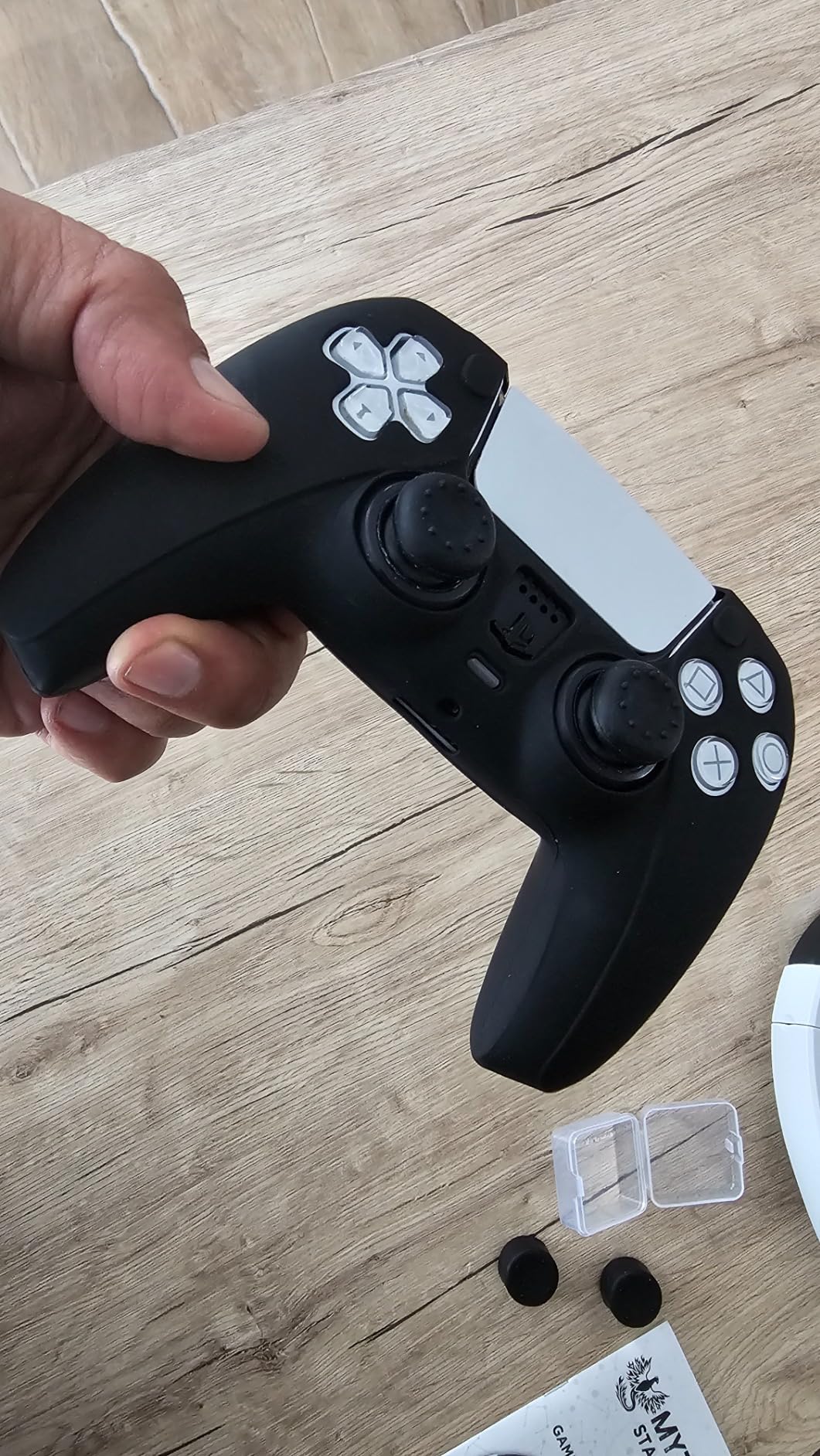 Konix Mythics Pacchetto Accessori PS5 Cover DualSense Cuffie