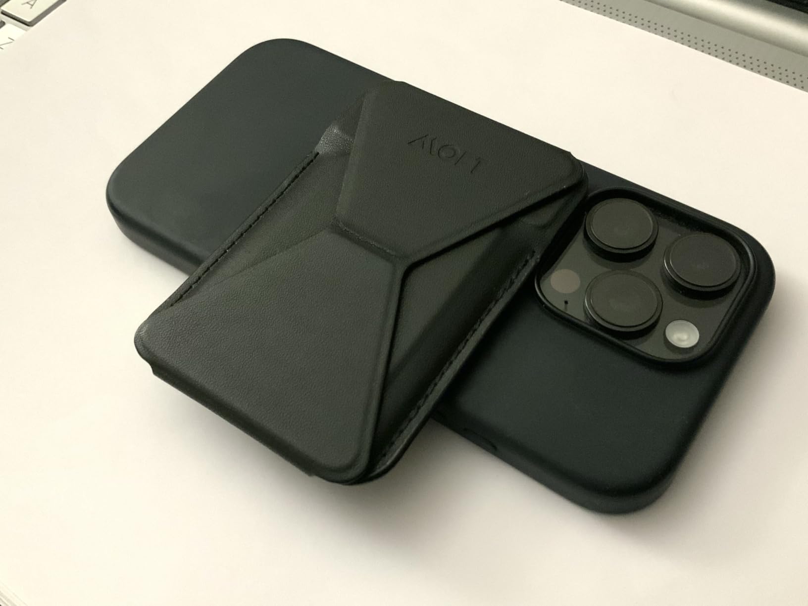 MOFT Snap Series Wallet Stand iPhone MagSafe 3 carte magnetico