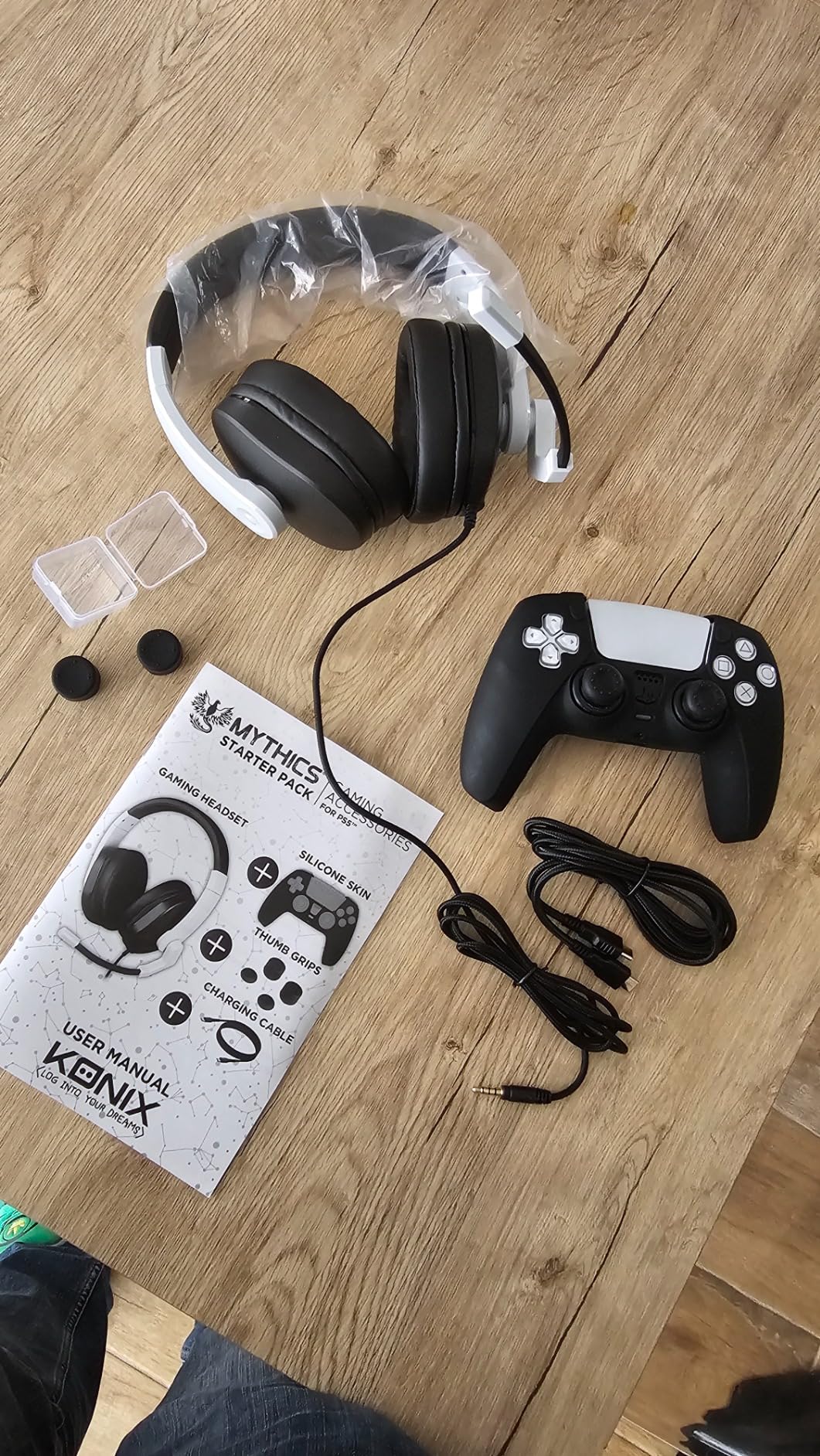 Konix Mythics Pacchetto Accessori PS5 Cover DualSense Cuffie