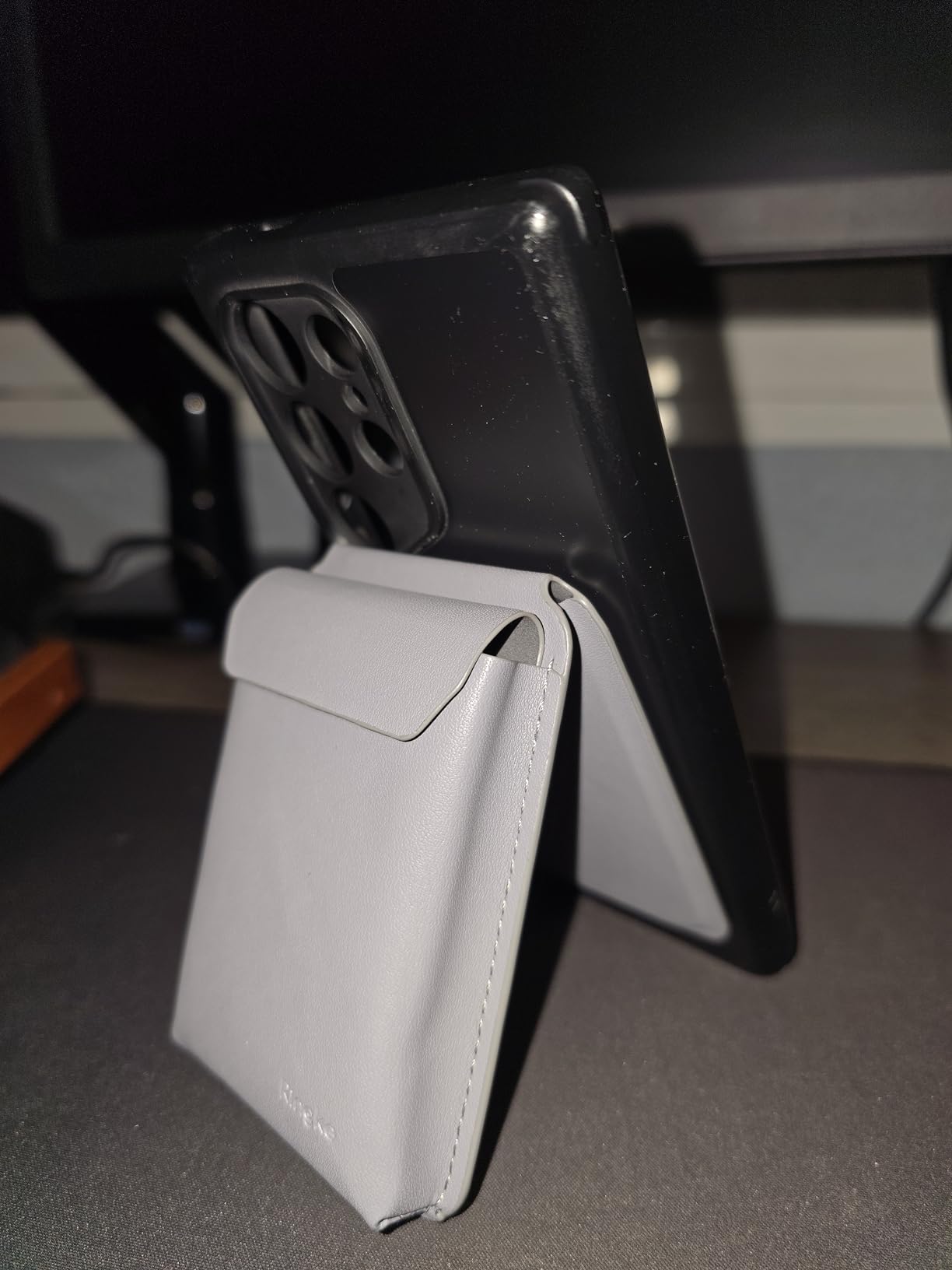 Ringke Card Holder Stand Pocket portacarte magnetico grigio chiaro con supporto