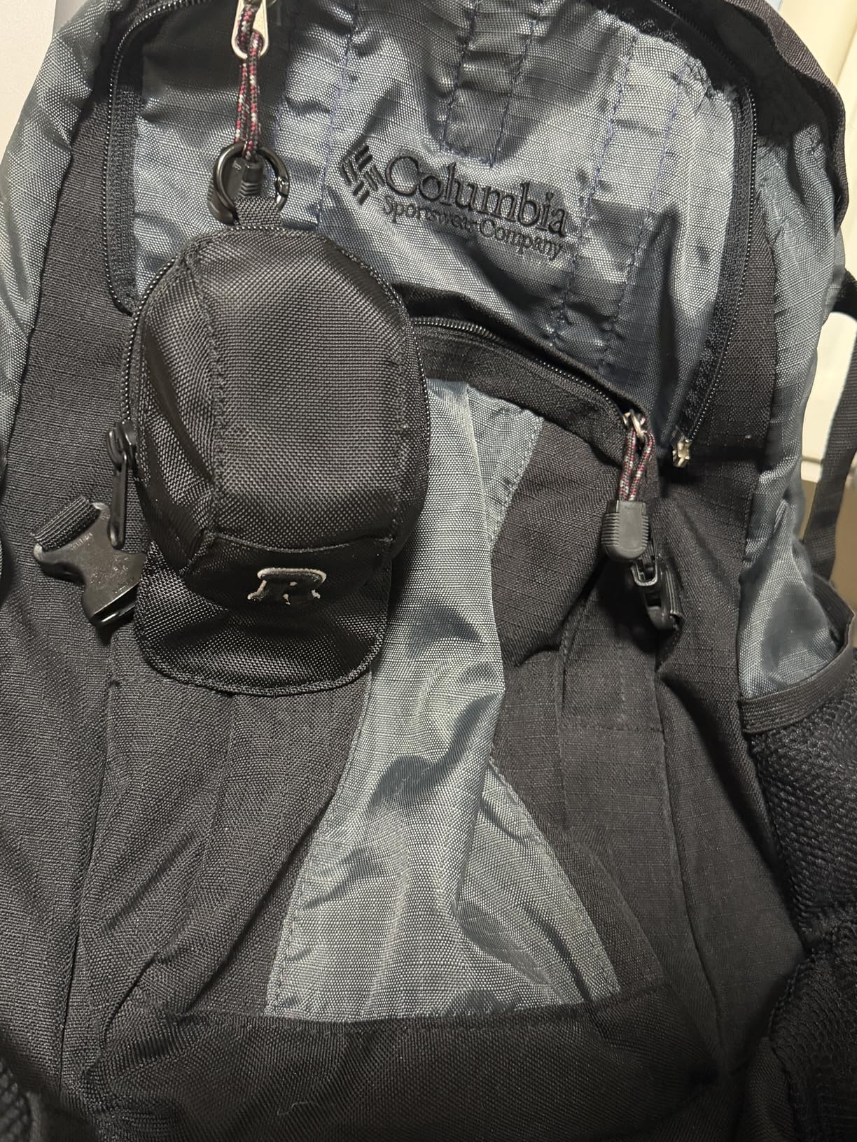 Ringke Cap Mini Pouch mini borsa nera in poliestere