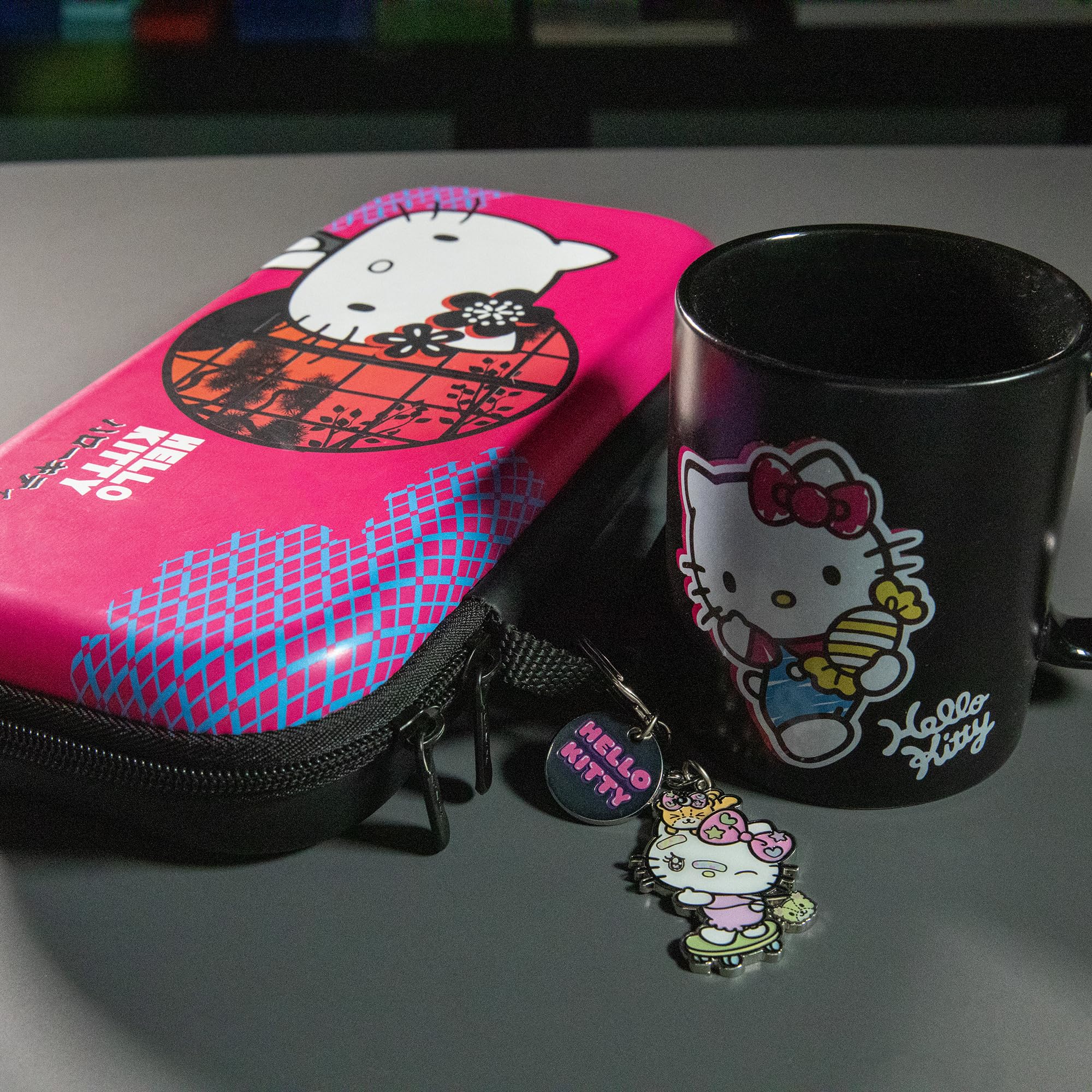 Konix Hello Kitty Portachiavi Metallo 4x4cm Skateboard Bianco