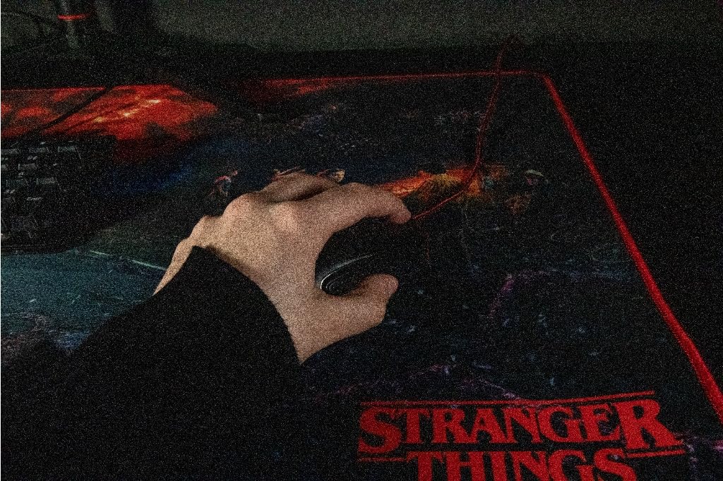 Konix Stranger Things Tappetino Mouse XXL 90x46 Microfibra