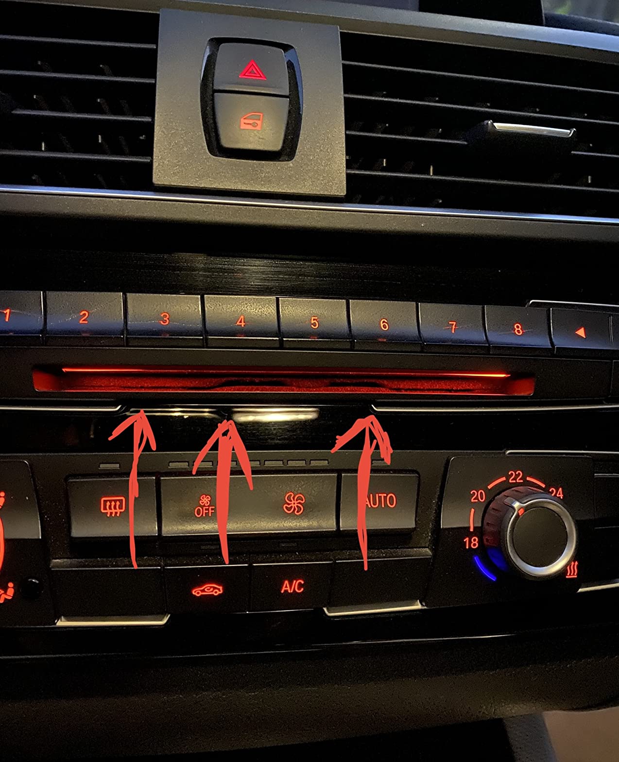 Ringke Car Mount supporto auto CD magnetico universale nero