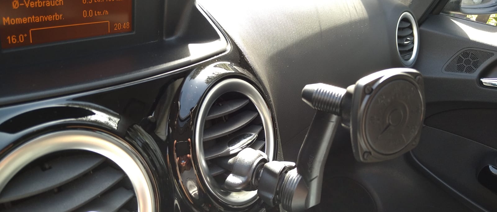 Ringke Car Mount Power Clip Wing supporto auto magnetico nero