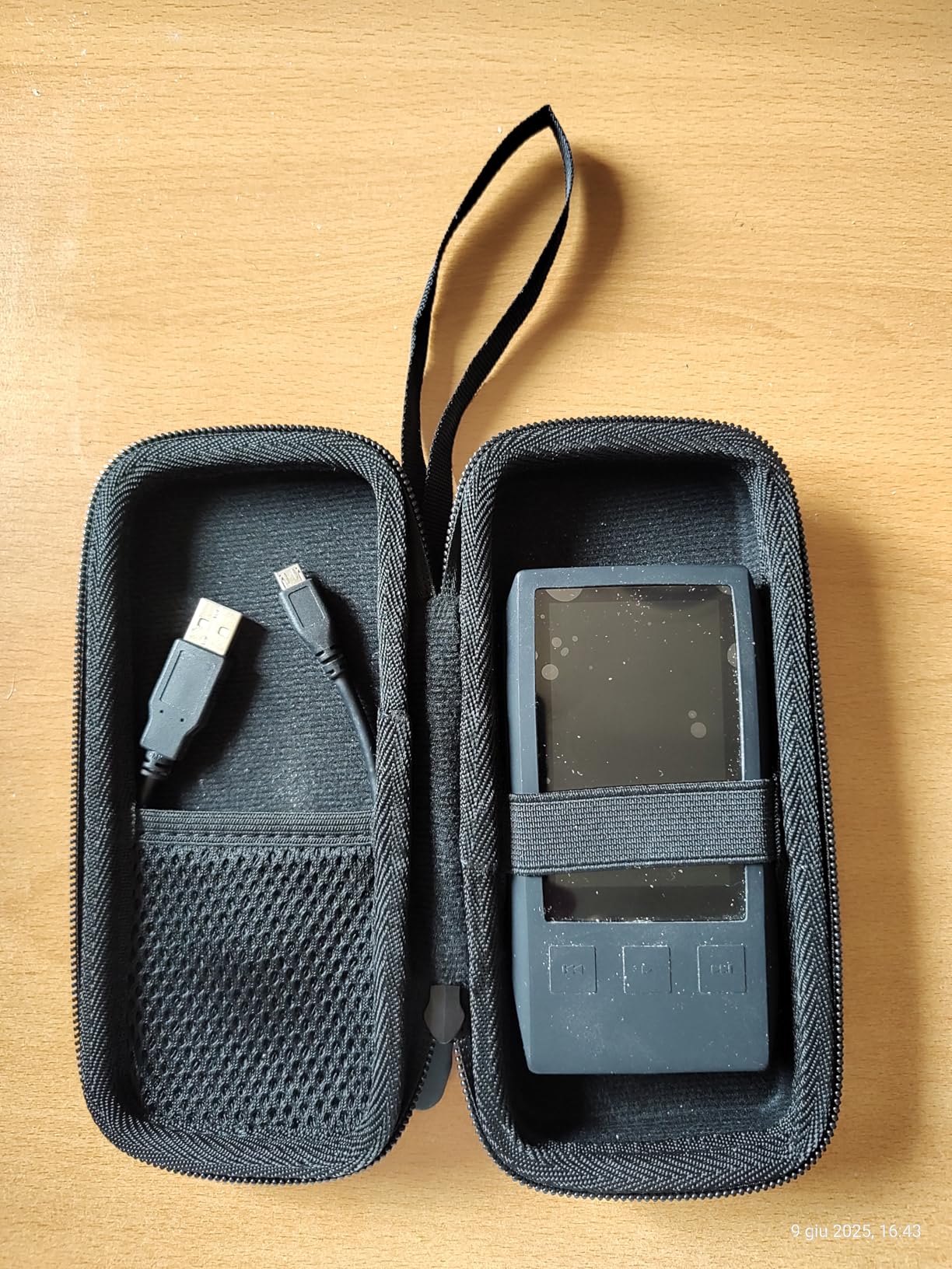 Aenllosi Custodia rigida Numen Air 5G EVA nera solo custodia