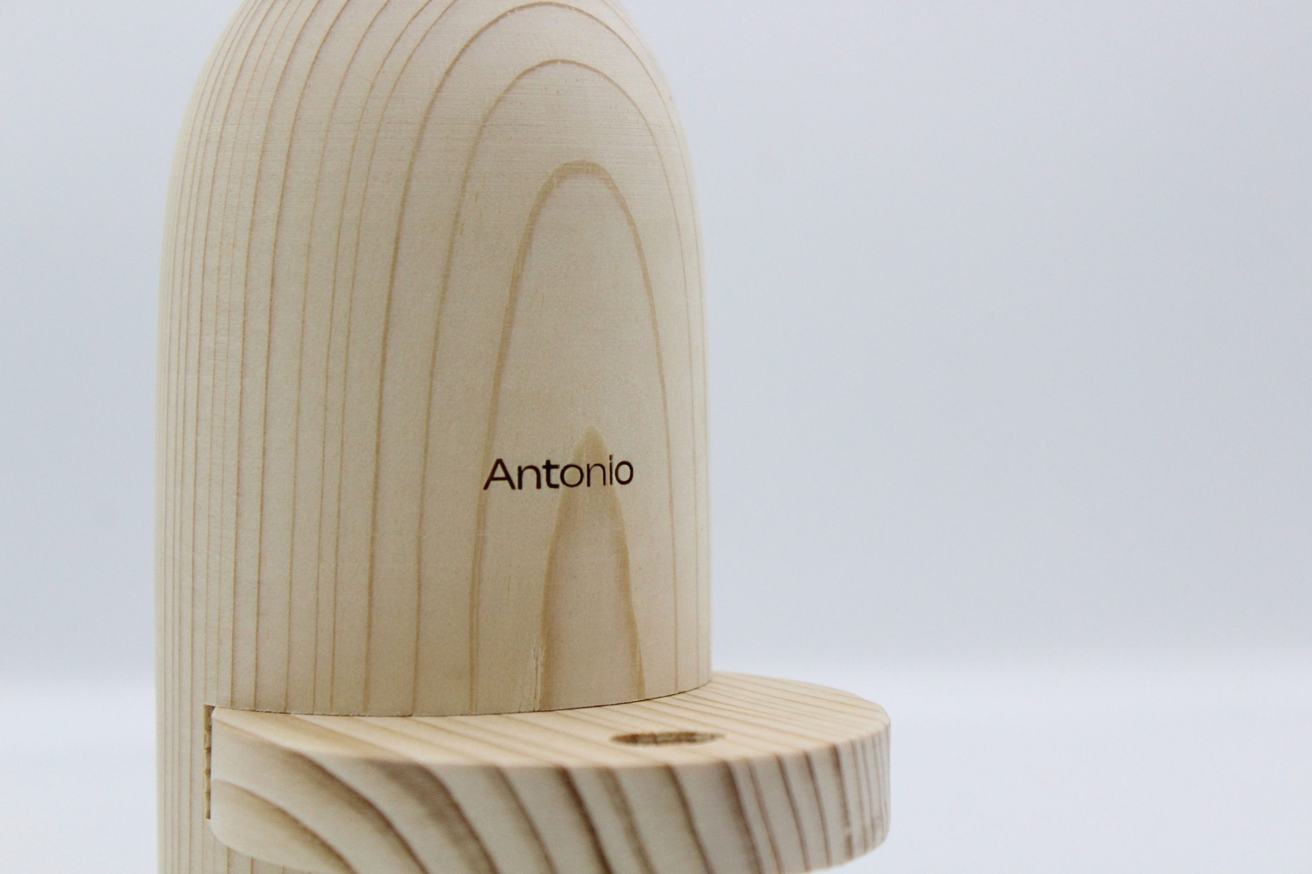 VAIA People dock station legno personalizzato figure