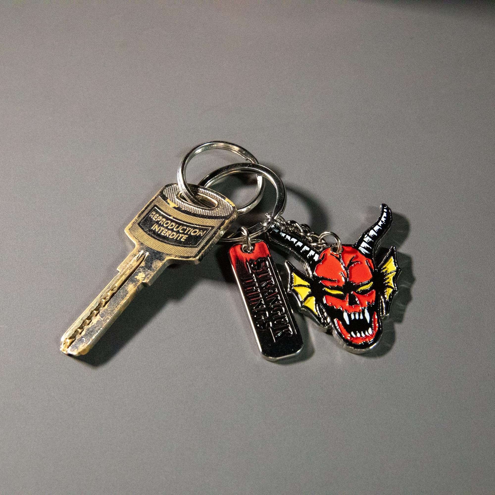 Konix Stranger Things Portachiavi Metallo Hellfire Club 4 cm