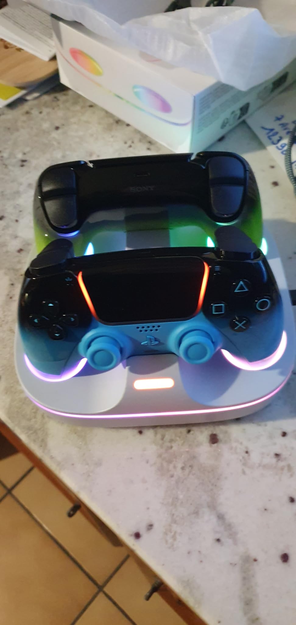 Konix Stazione Ricarica 2 Controller PS5 RGB Bianco