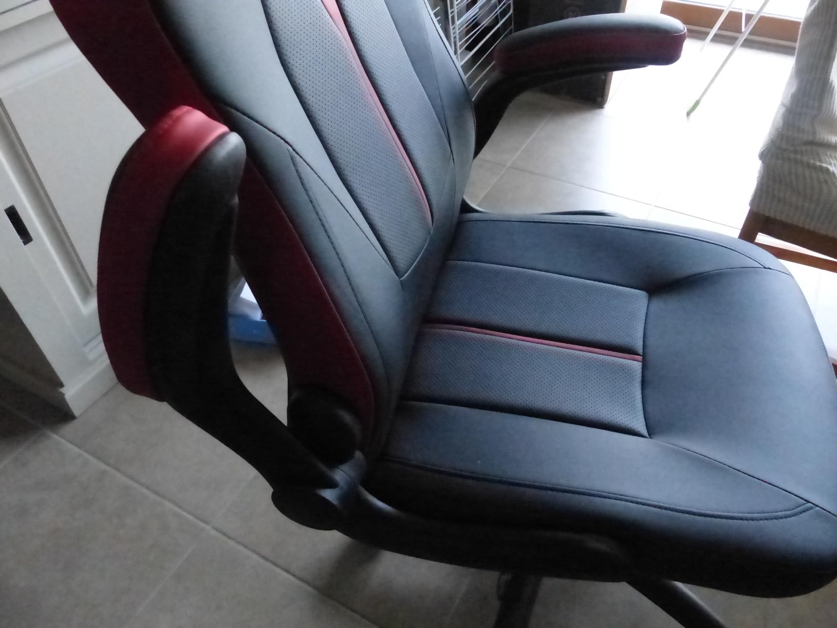 Konix Omega sedia gaming ufficio PVC nera rossa 15°