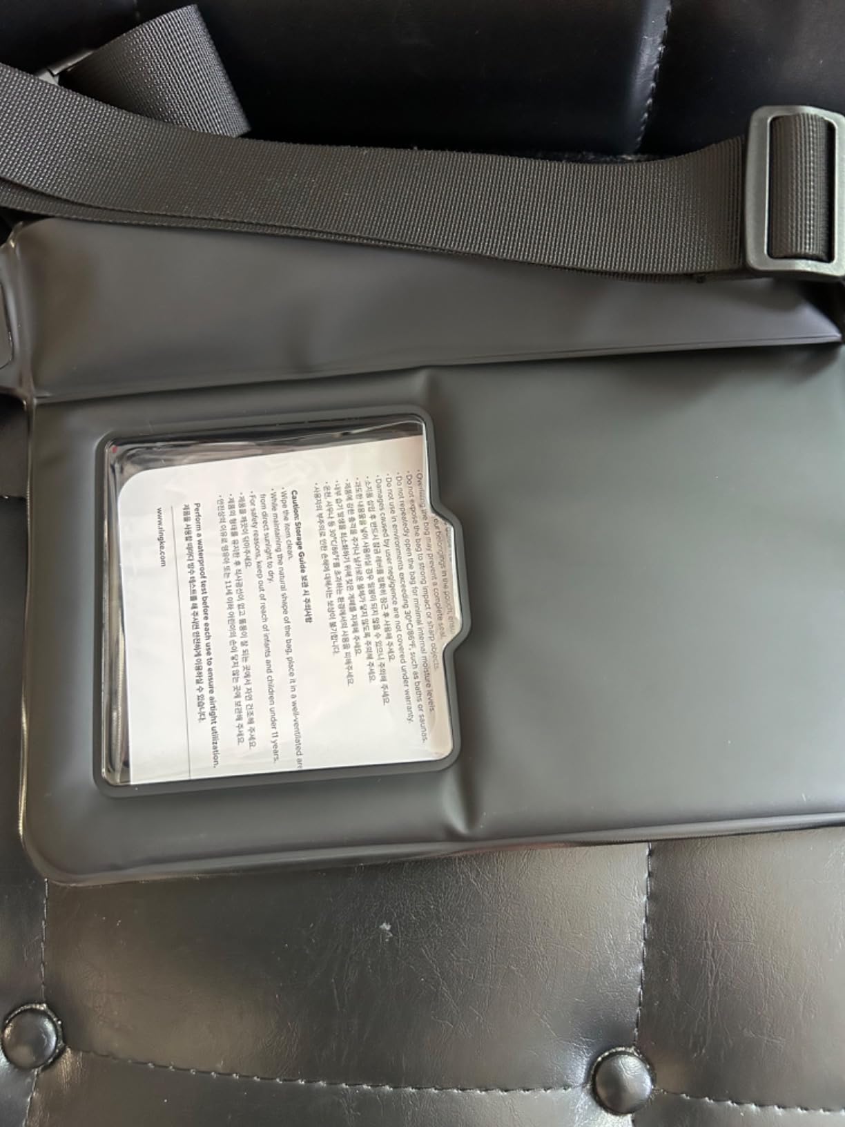 Ringke Waterproof Pouch IPX8 borsa impermeabile telefono nera tracolla