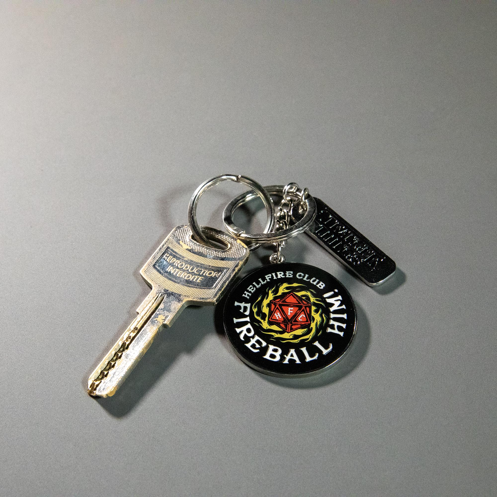Konix Stranger Things Portachiavi Metallo 4x4 Palla Fuoco