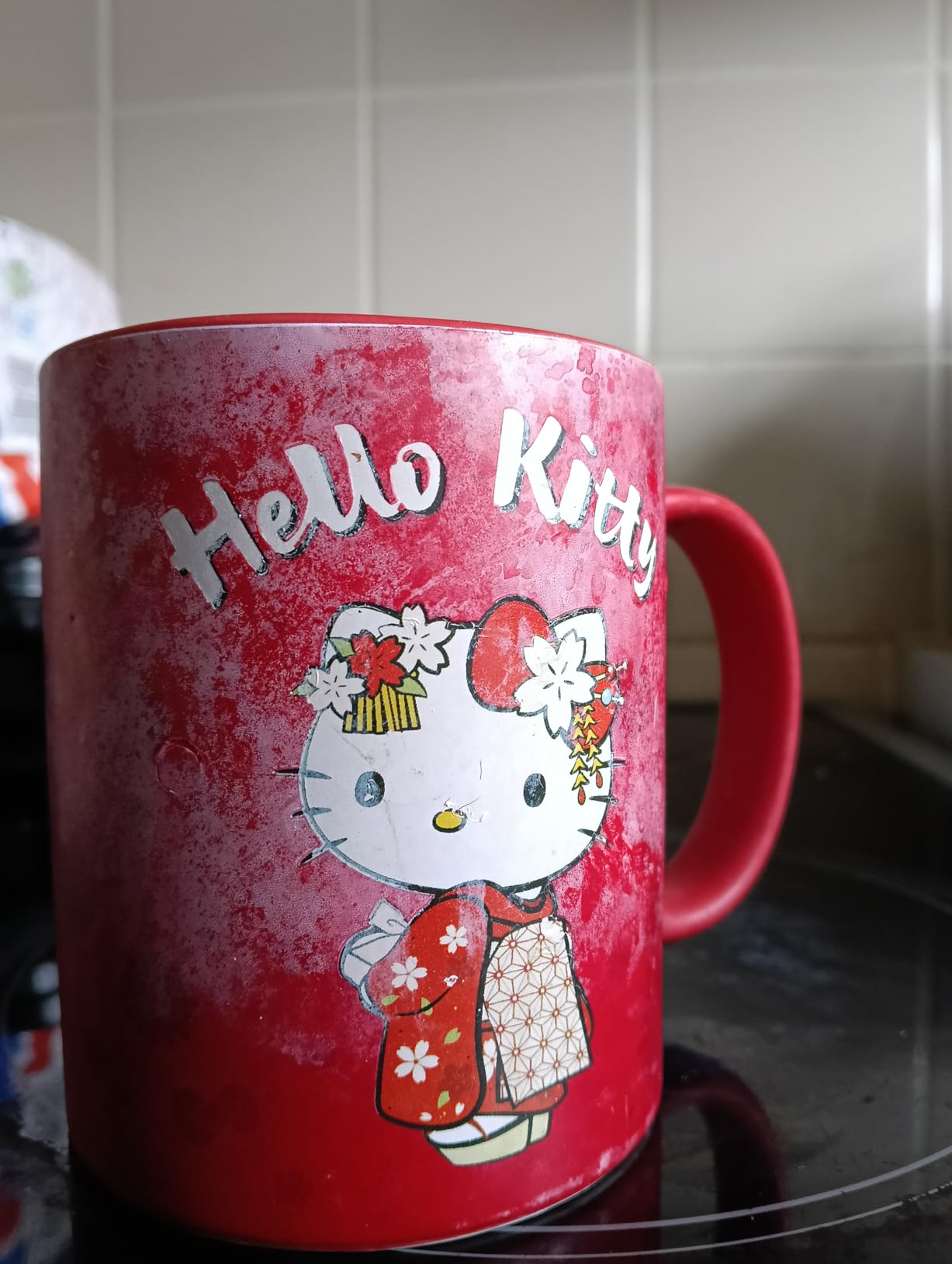 Konix Hello Kitty Tazza Termoreattiva 320 ml Rosso Kimono
